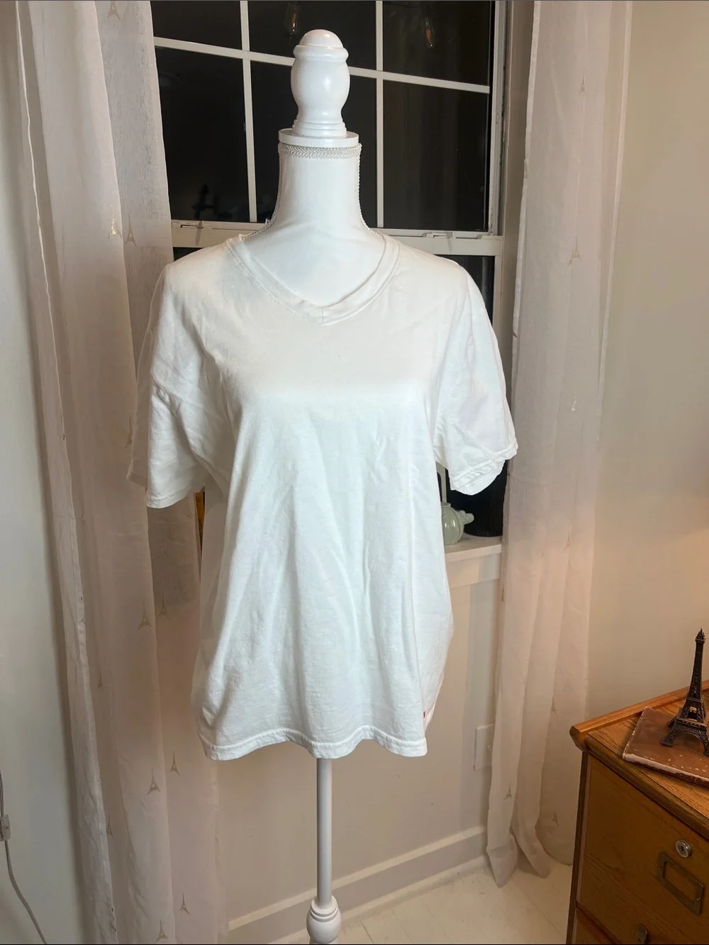 True Religion White V-Neck Short Sleeve Tee size large